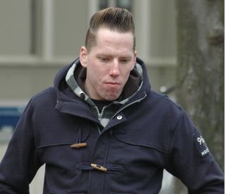 Willem van Dijk met zijn blauwe houtje-touwtje-jas