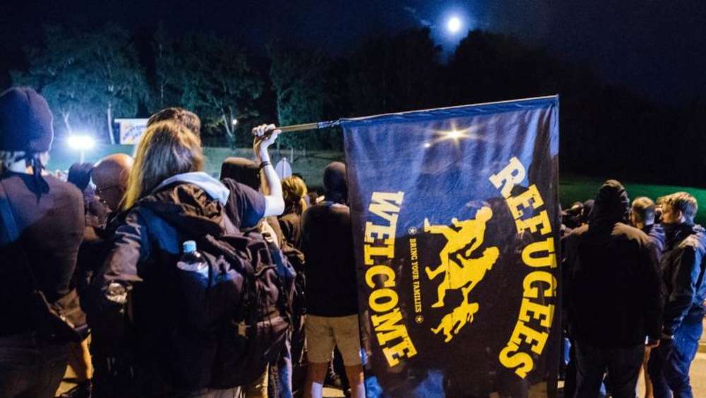 Antifascisten demonstreren in Heidenau