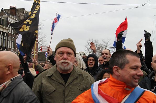 DSDA-voorman Henk Veenstra (midden) bij Pegida-demonstratie Amsterdam, 6 februari 2016