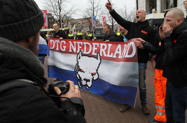 DTG bij Pegida-demo in Amsterdam, 6 februari 2016. Rechts Jeroen Banda en Danny Hoffmann