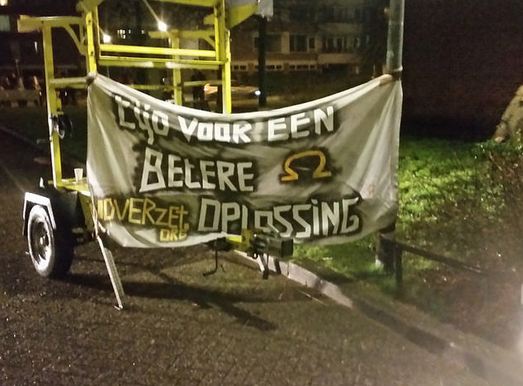 Spandoek Identitair Verzet tegen vluchtelingen