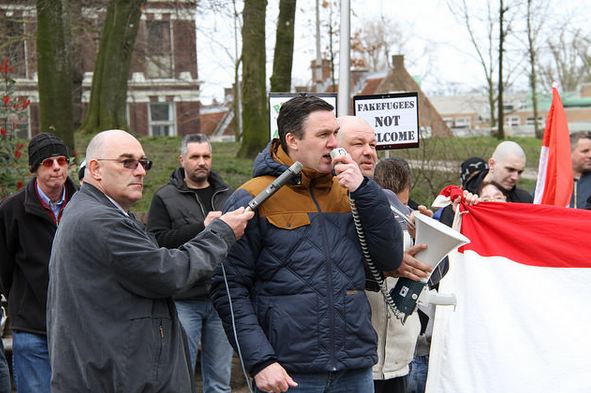 Martin de Regt en Constant Kusters (NVU) bij anti-vluchtelingen-protest, Utrecht 19 maart 2016